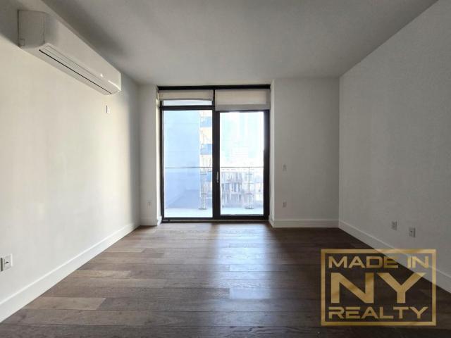 Building Photo - 3 bedroom in LONG ISLAND CITY NY 11101