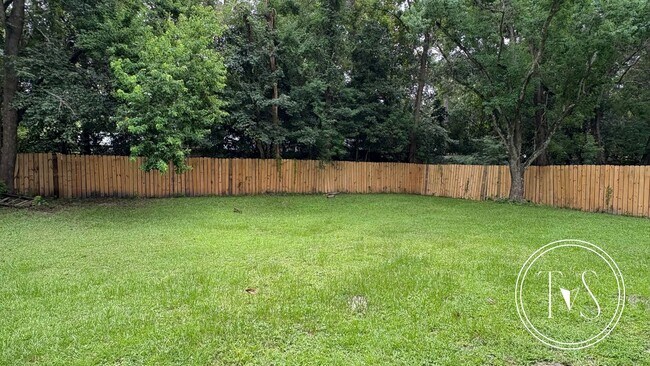 Building Photo - RATE DROP ALERT (was $2000/month) & SUMMER...