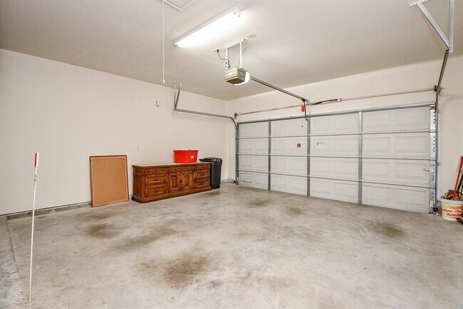 Building Photo - 6738 Chester Oak Dr