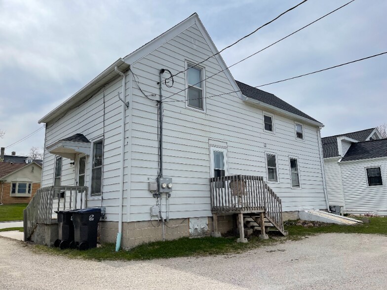 Building Photo - 710 Detroit St