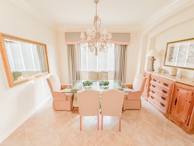 Building Photo - "Luxurious 3-Bedroom Bradenton Retreat with Granite Elegance & Guest Suite -