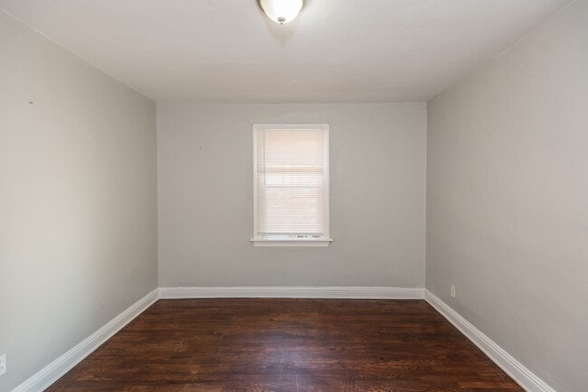 Building Photo - 320 Henquin Dr