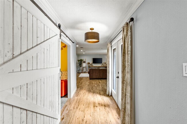 Building Photo - 112 April Wind Dr E