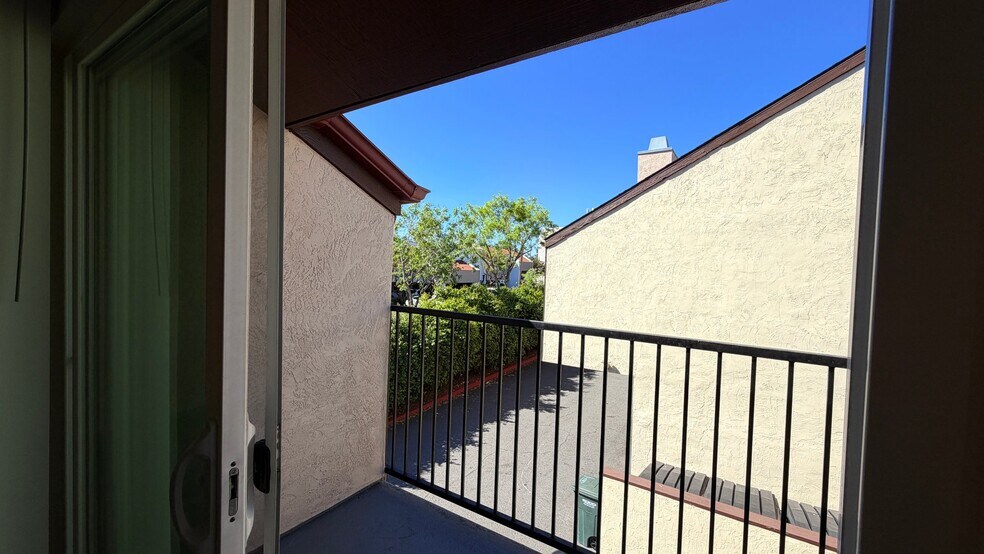 Building Photo - 5027 Guava Ave