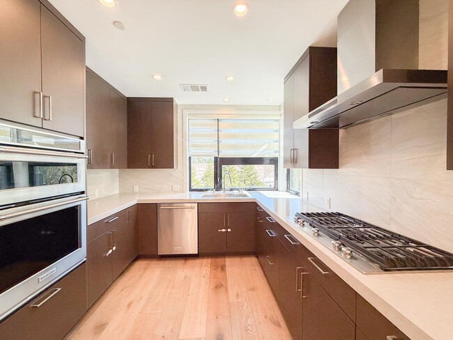 Building Photo - Newer Modern Single Family Home With Cupertino Schools