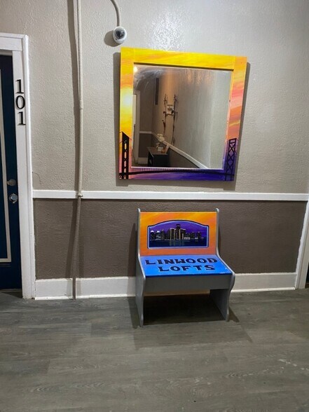 Building Photo - 15395 Linwood St