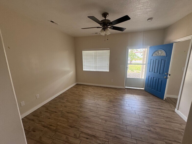 Building Photo - 59 E 400 N