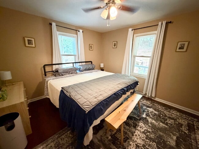 Building Photo - 4 Bedroom home Keowee Key Community
