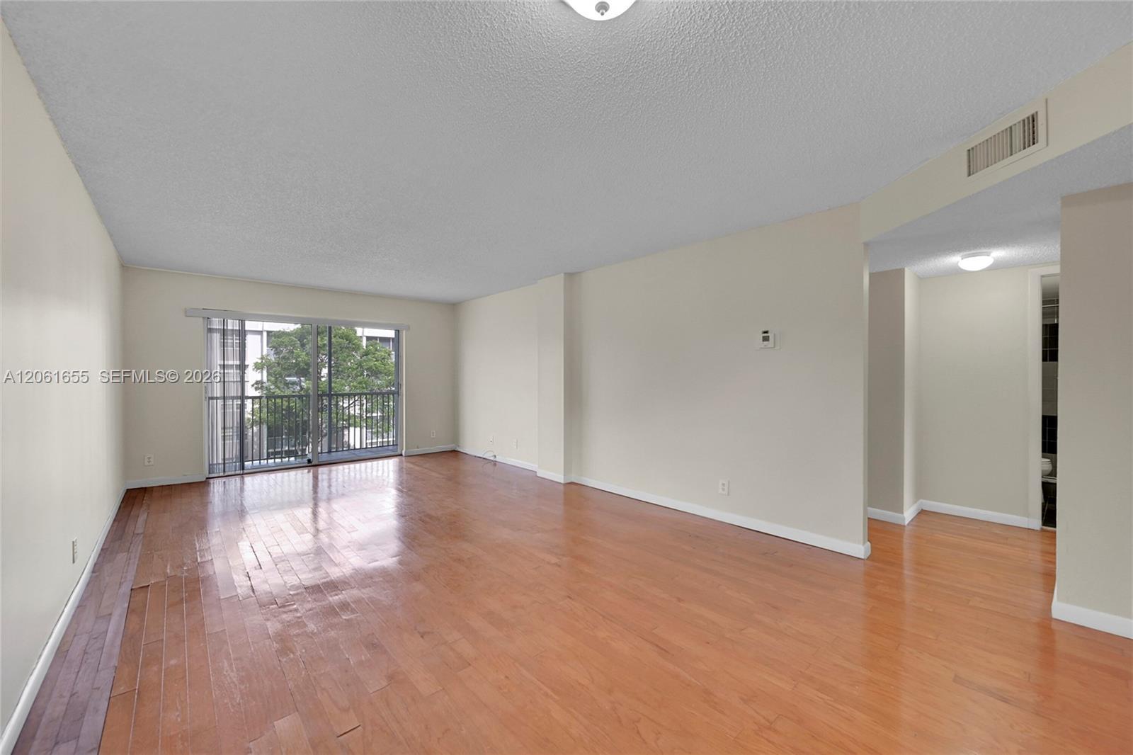 Building Photo - 1100 NW 87th Ave