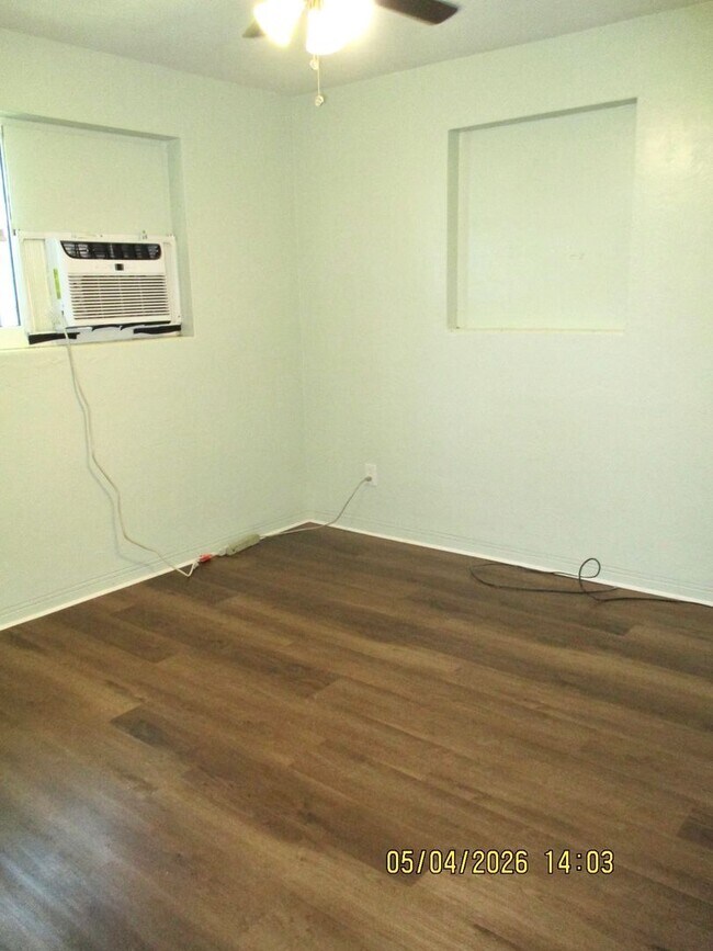 Building Photo - Charming 3 bedroom 1 bathroom Daytona Beach