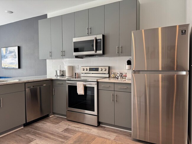 Building Photo - 525 Parkway Dr NE