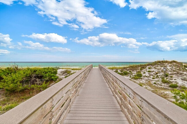 Building Photo - 68 Sarah St