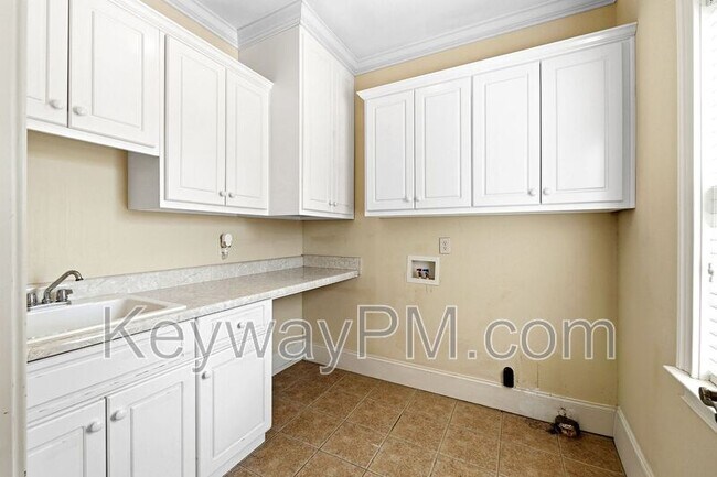 Building Photo - 529 John Fox Run