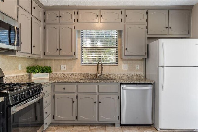 Building Photo - 4709 Trickum Rd