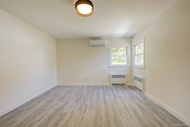 Building Photo - 71-65 Douglaston Pkwy