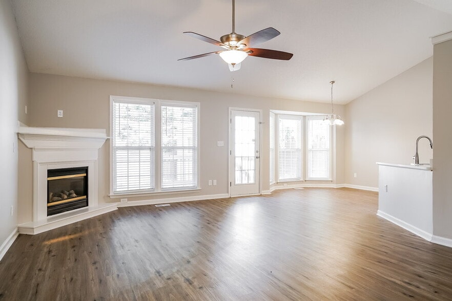 Building Photo - 203 Zircon Ln