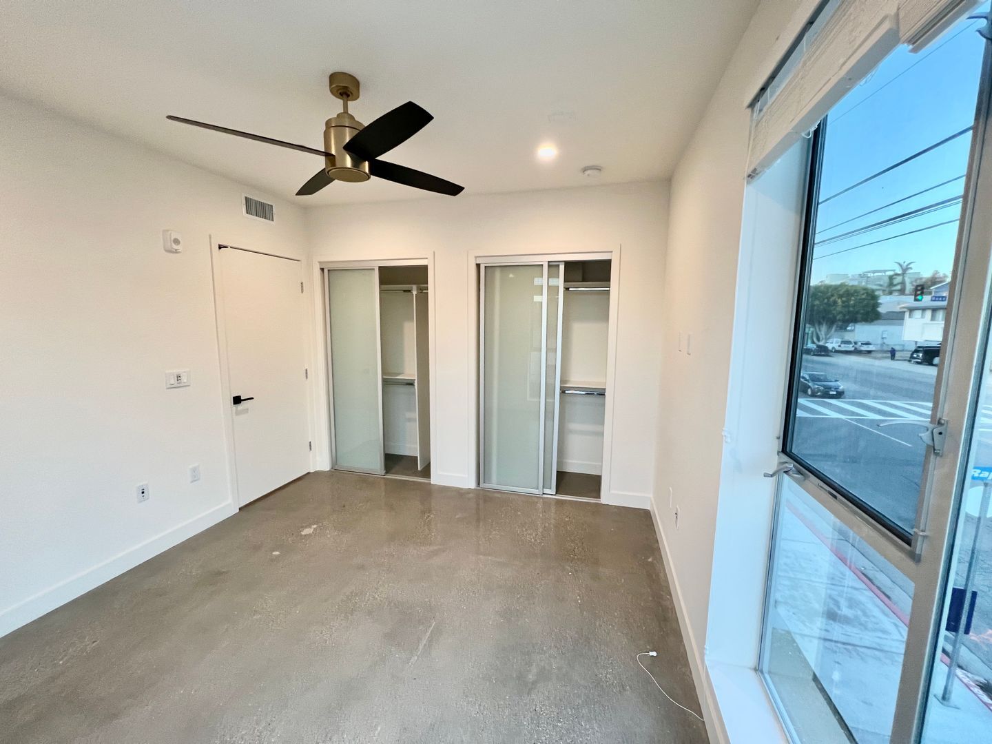 Building Photo - 3355 Overland Ave