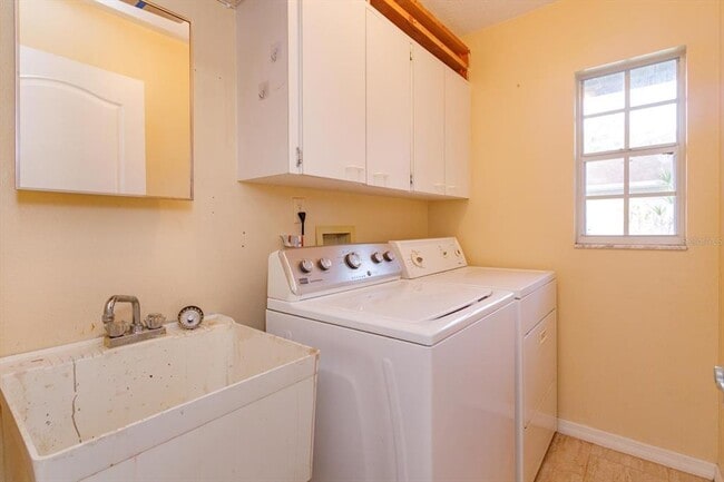 Building Photo - 8930 Spyglass Loop