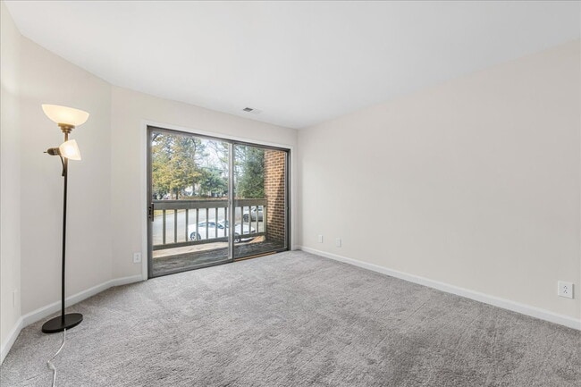 Building Photo - BEAUTIFULLY UPDATED!