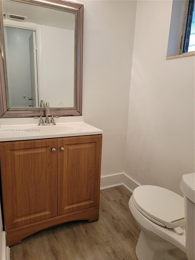 Building Photo - 1351 NE 191st St