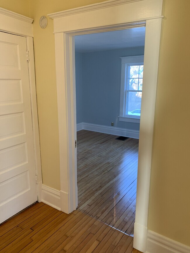 Building Photo - 628 37th St