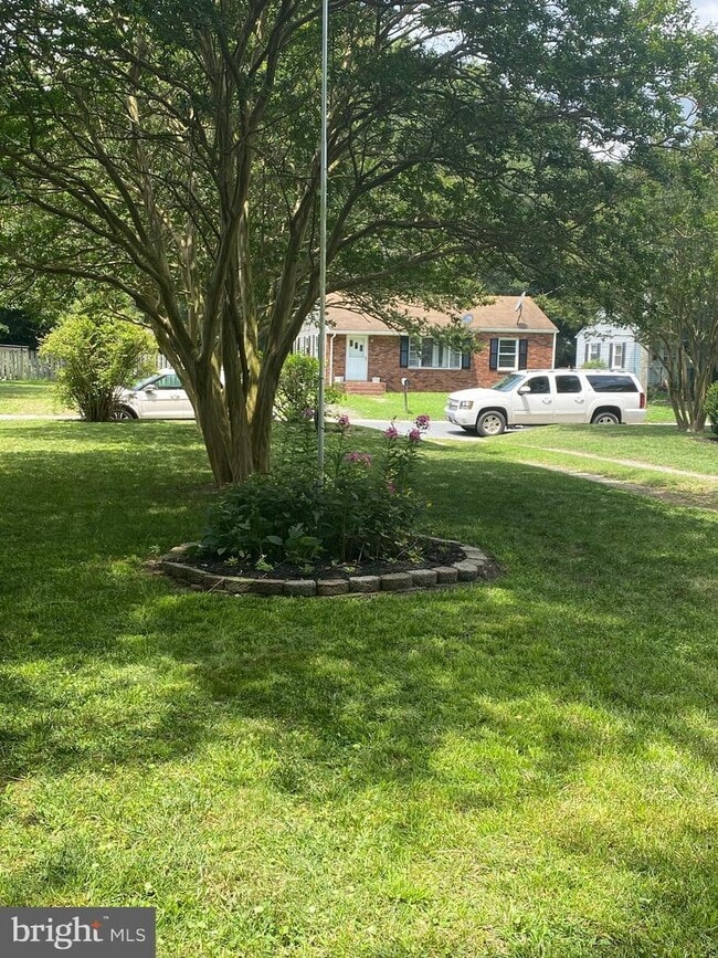 Building Photo - 1009 Tyler Ave