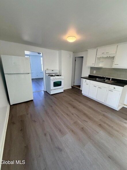 Building Photo - 200 Mohawk St