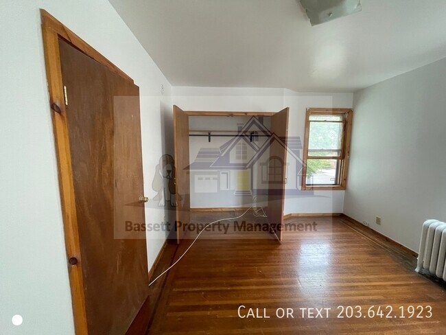 Building Photo - 617 Elm St