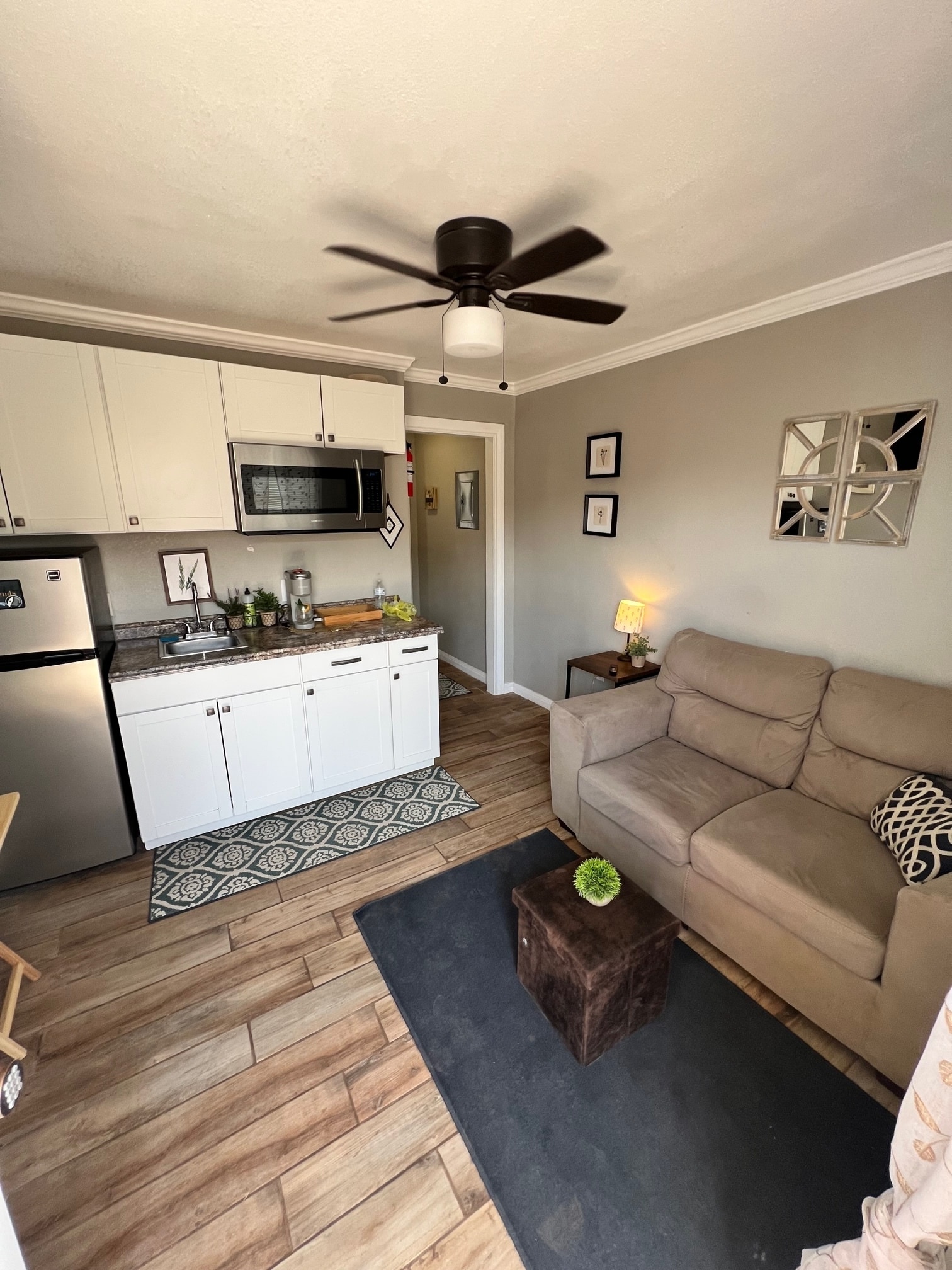 efficiency kitchen - 906 S Colorado St