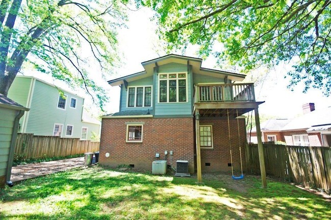 Building Photo - 412 Hilldale Dr