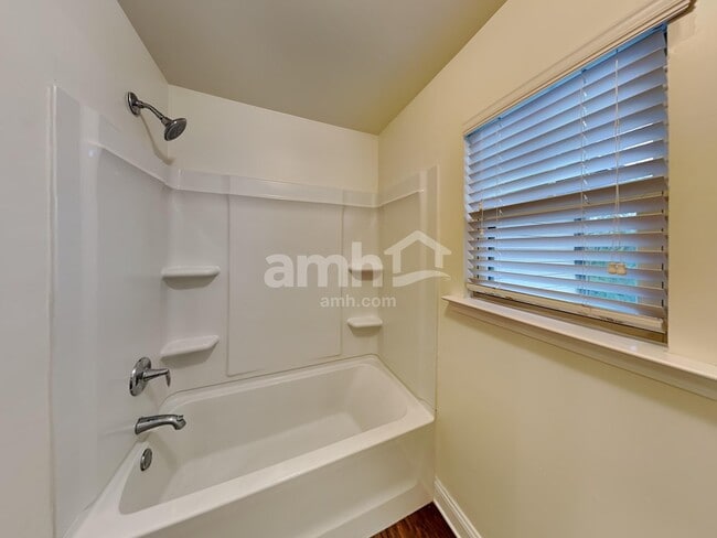 Building Photo - 234 McBee Pl