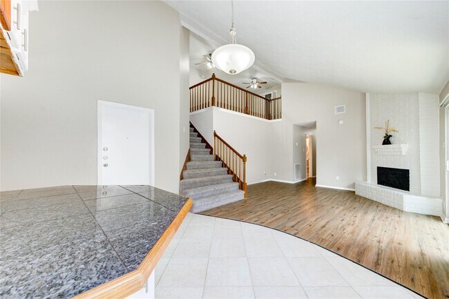 Building Photo - 5255 Beaverbrook Dr