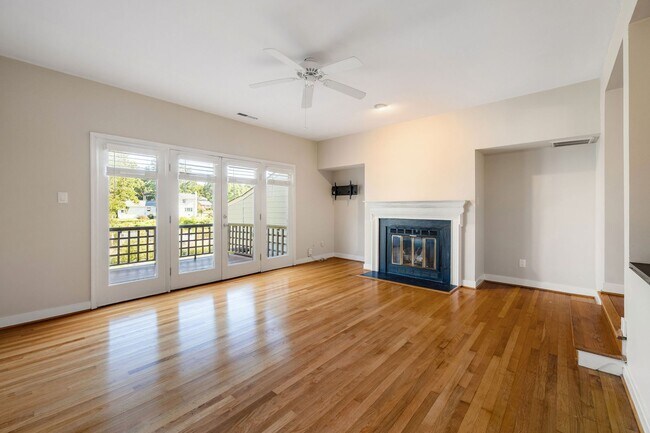 Building Photo - 9154 Lakeland Dr