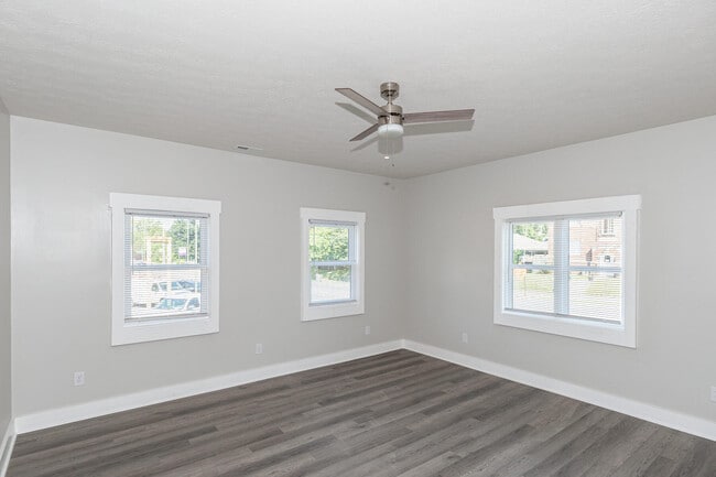 Building Photo - 5143 Washington St