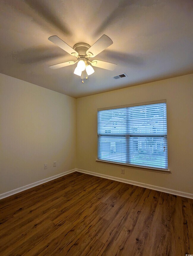 Building Photo - 107 Machrie Loop