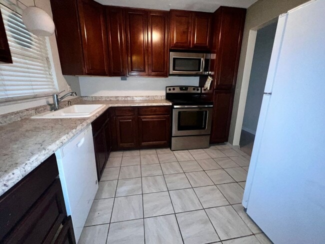 Building Photo - 8362 Cristobal Cir