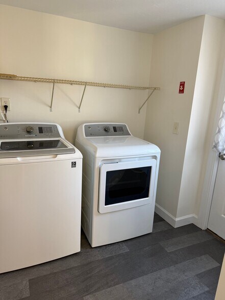 Building Photo - 0 School St