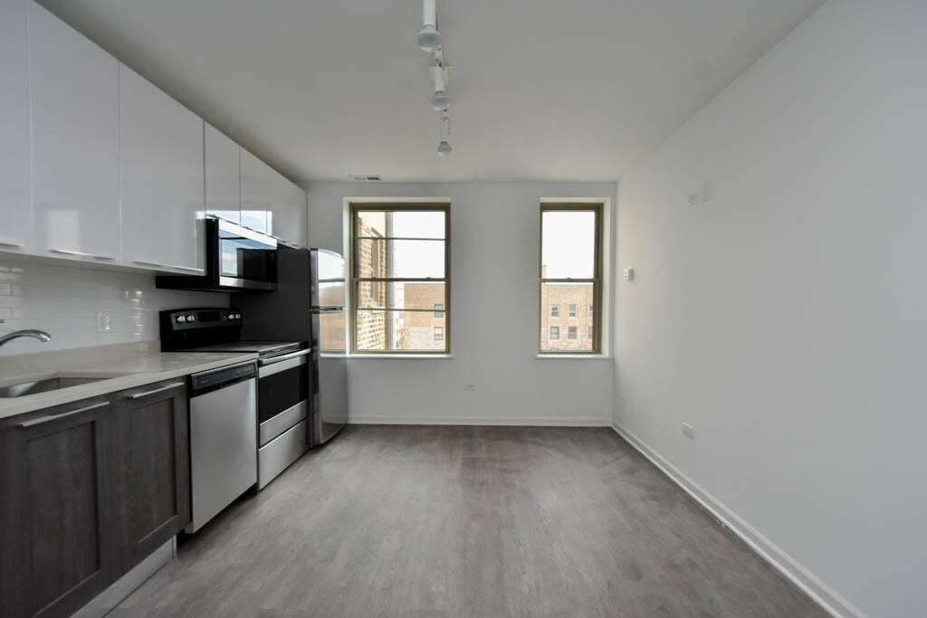 Building Photo - 940 W Winona St