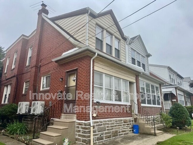 Building Photo - 1830 Lansing St