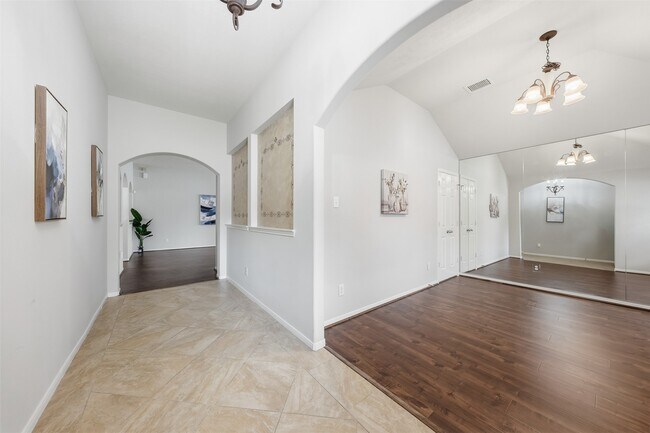 Building Photo - 2319 Falcon Knoll Ln