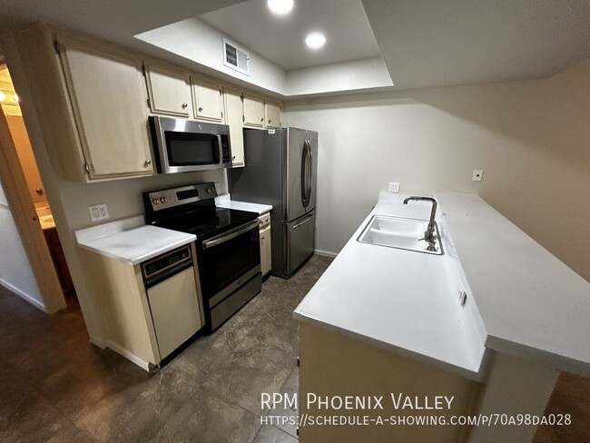 Building Photo - Charming Phoenix 2 Bed / 2 Bath Condo with...