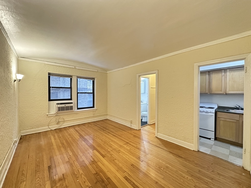 Building Photo - 541 W Arlington Pl