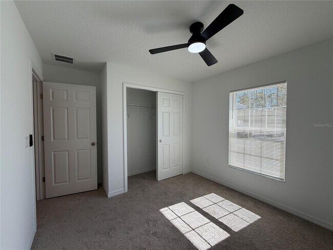 Building Photo - 3 Easton Pl