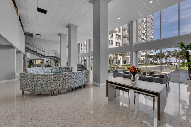 Building Photo - 405 N Ocean Blvd