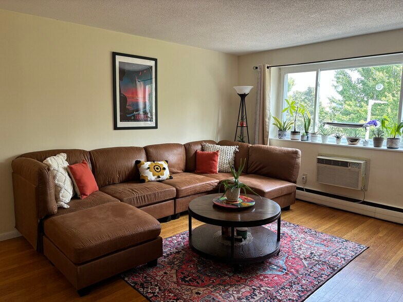 Building Photo - 2089 Dorchester Ave