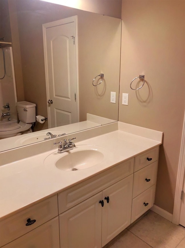 Building Photo - 2907 Blossom Park Drive Southeast