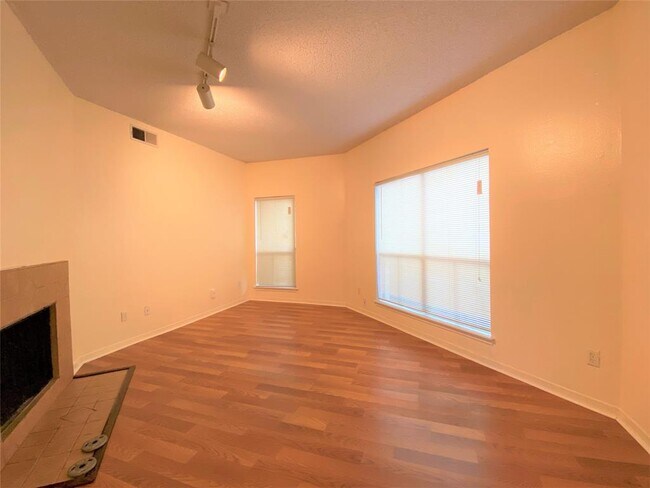 Building Photo - 3741 Thistlemont Dr