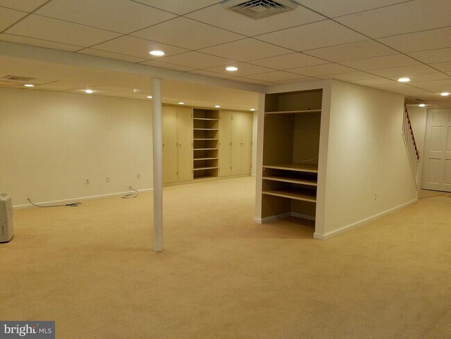 Building Photo - 128 Avon Rd