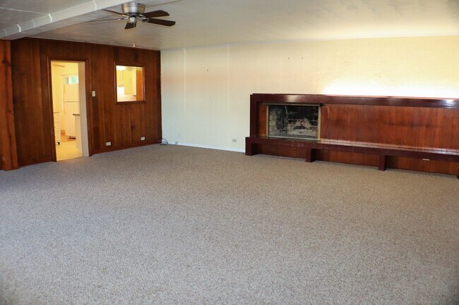 Building Photo - 109 Green Oak Dr