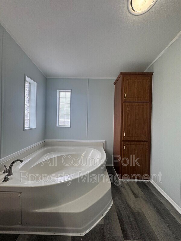 Building Photo - 913 Saddlewood Blvd